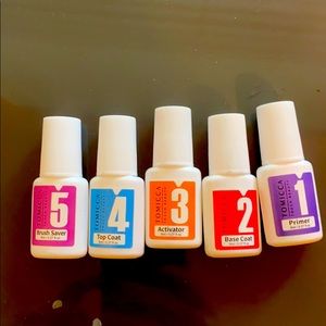 Dip powder liquid essentials.